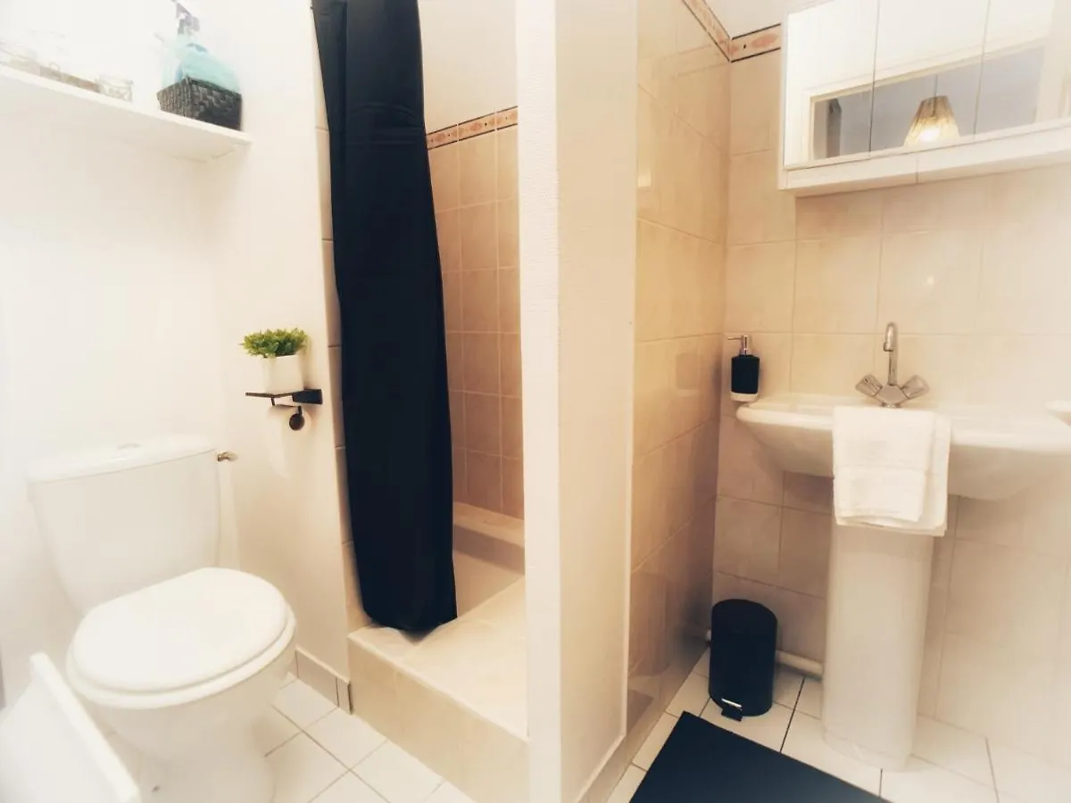 Studio Bis 32M2 Au Calme Situe Au Centre De 반느 아파트