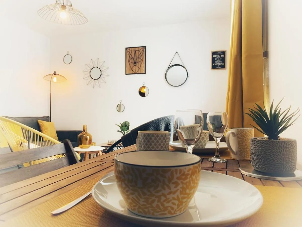Studio Bis 32M2 Au Calme Situe Au Centre De 반느 아파트